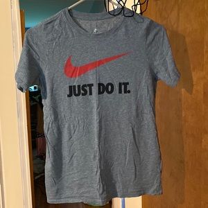 Nike youth grey t-shirt. Large.